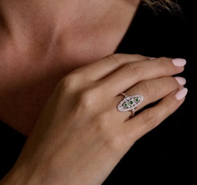 3 Stone Emerald Vintage Ring